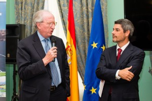 El consejero insular de Turismo, Alberto Bernabé, junto al embajador español en Rusia, Ignacio Carvajal