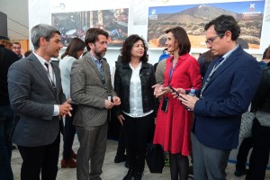 El presidente del Cabildo, Carlos Alonso, con los consejeros de Agricultura y Turismo; la consejera de Turismo del Gobierno y la secretaria de Estada de Turismo. 