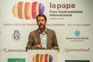 El presidente del Cabildo, Carlos Alonso, durante su intervención en el foro