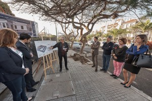 El arquitecto Pedro Domínguez Anadón explica a los asistentes los detalles de la obra