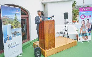 El consejero de Turismo, Alberto Bernabé, durante su intervención