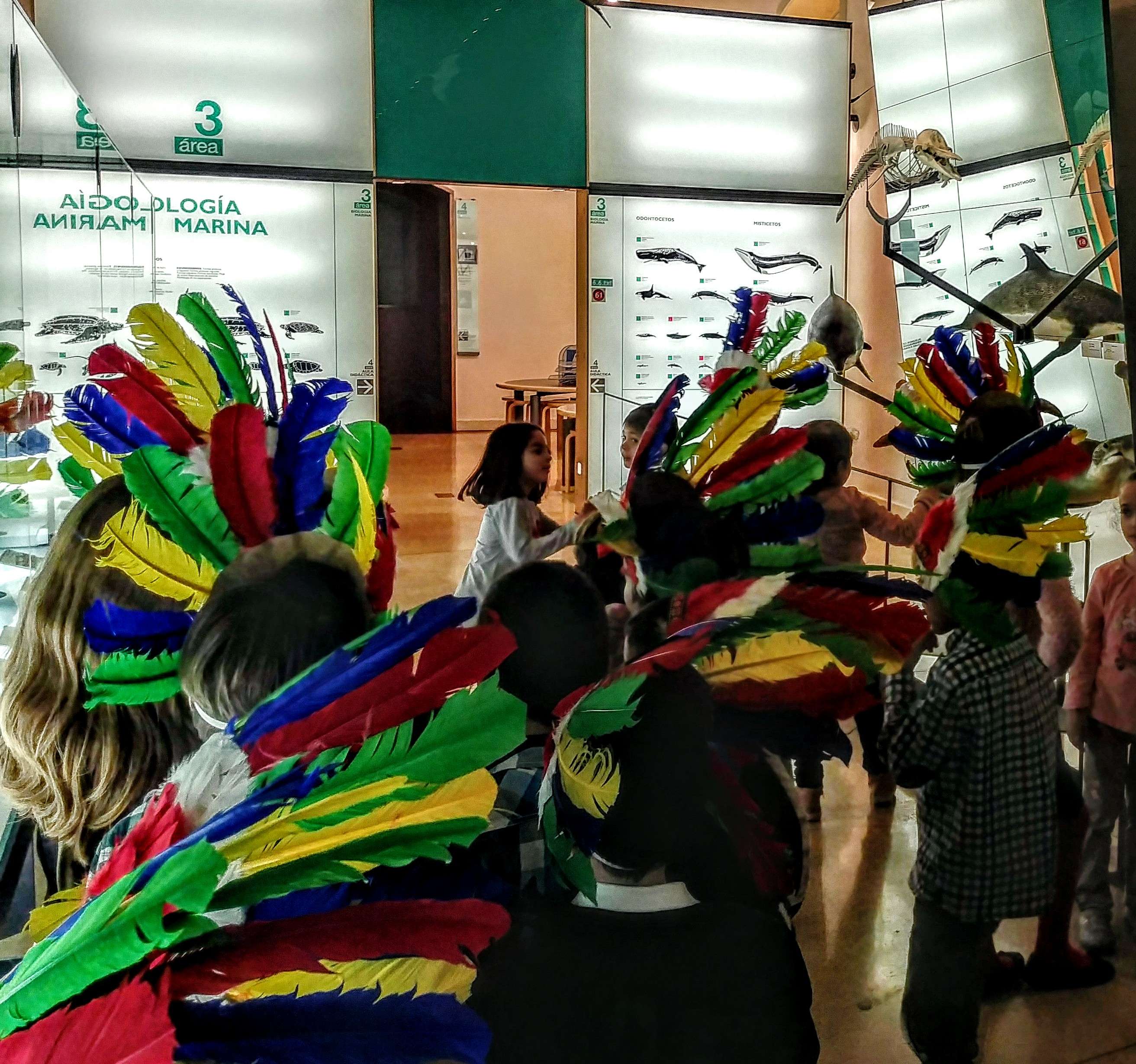 Niños en los talleres de Carnaval de Museos de Tenerife