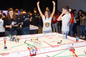 Participantes en la First Lego League consiguen culminar uno de los desafíos del concurso