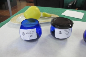 Algunos utensilios utilizados en el curso de cata de aceite de oliva virgen