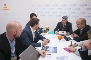 Alberto Bernabé durante la reunión con representantes de Vueling